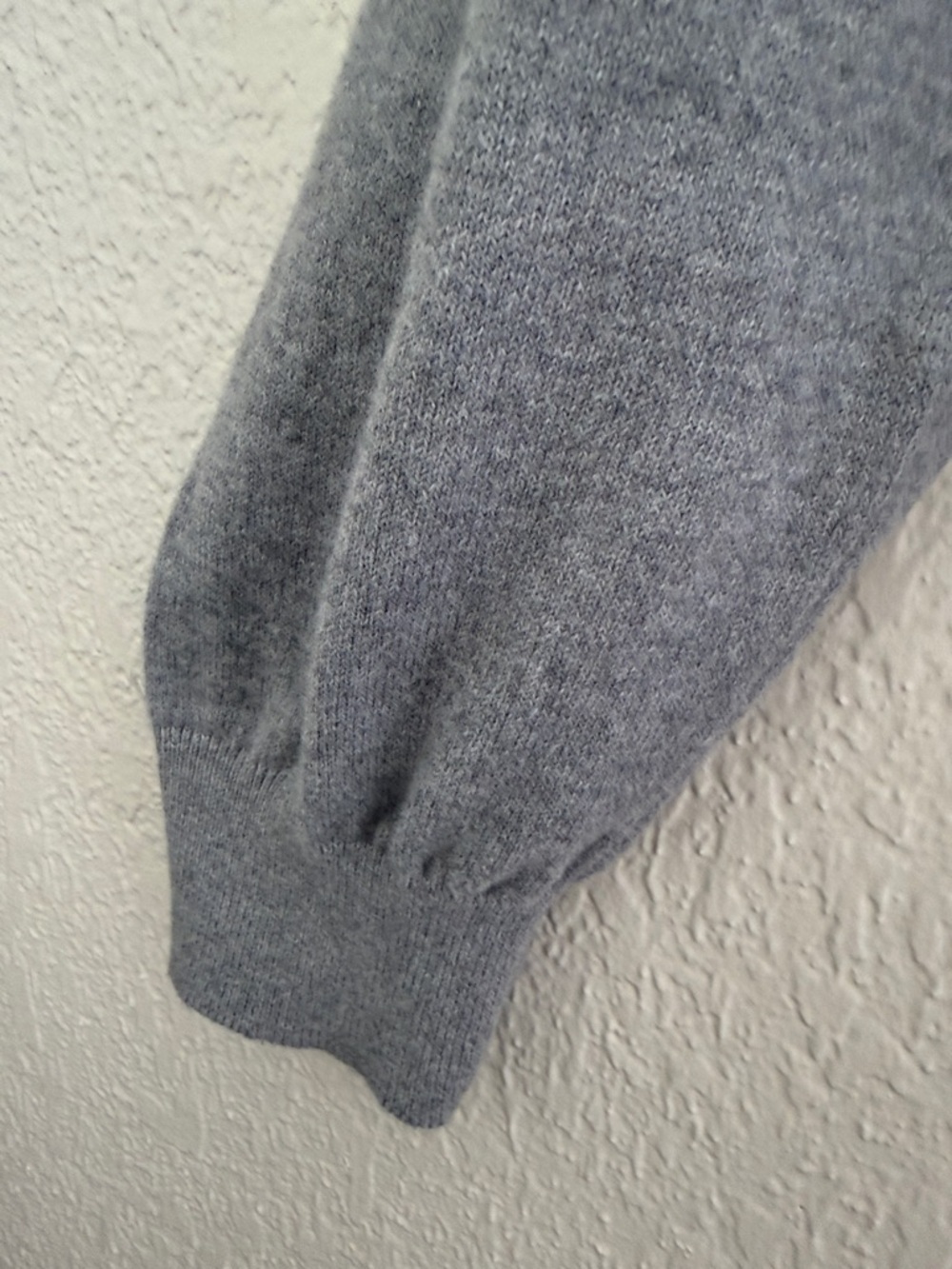 L.L.Bean Cotton Cashmere V-Neck Sweater Men’s Large Gray Classic Soft Preppy - Picture 4 of 7
